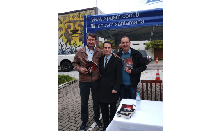 FAPAS celebra lançamento de livro do professor de Direito Daniel Tonetto