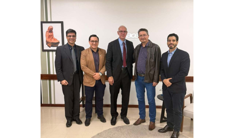 Acadêmicos de Direito da FAPAS participam de palestra com Ministro José Barroso Filho