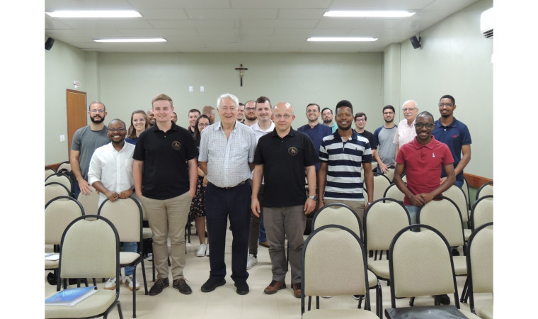 Curso de Teologia realiza Encontro Teológico sobre o amor aos pobres