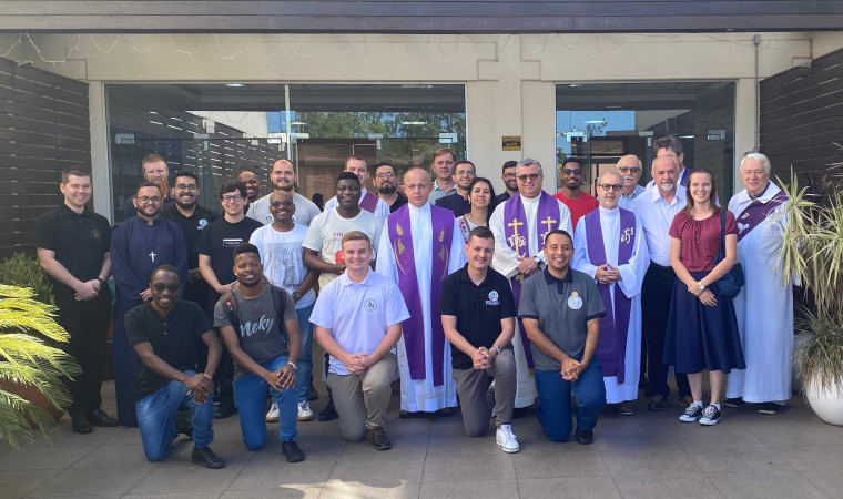 Teologia encerra o semestre com celebração e confraternização em grupo