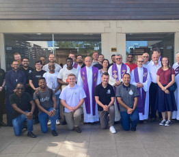 Teologia encerra o semestre com celebração e confraternização em grupo