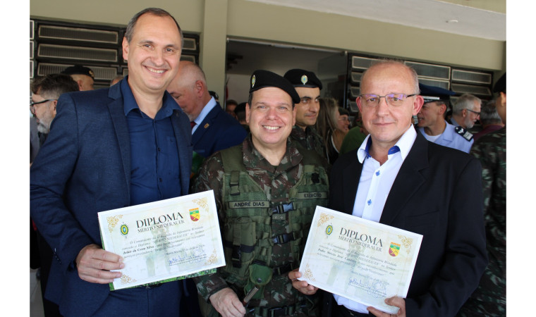 Diretor e coordenador acadêmico da Fapas recebem homenagem do Exército Brasileiro