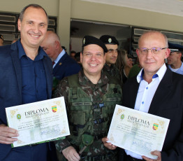 Diretor e coordenador acadêmico da Fapas recebem homenagem do Exército Brasileiro