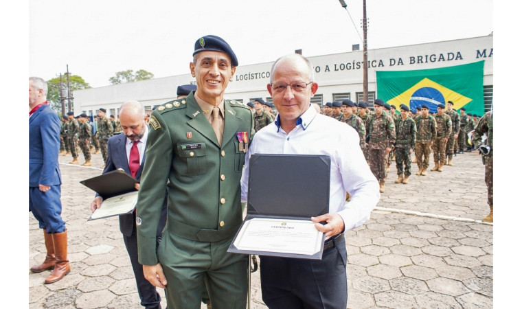 Faculdade Palotina é homenageada pelo Exército Brasileiro com título de Colaborador Emérito