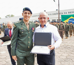 Faculdade Palotina é homenageada pelo Exército Brasileiro com título de Colaborador Emérito