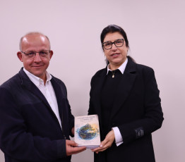 Livro que conta com a organização de professora da FAPAS é lançado na Espanha